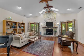 404 Hillcrest Drive, Morehead City, NC 28557 – photo 6: 19-web-or-mls-1S3A0637