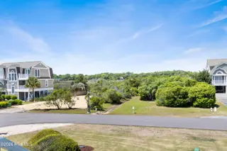 1046 Tide Ridge Drive, Holden Beach, NC 28462 — 5-bedroom home in Pointe West, Holden Beach, NC, photo 10 of 72: 1046 Tide Ridge Drive