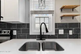 813 Walnut Street, Wilmington, NC 28401 – photo 21: 24-web-or-mls-GI - 813 Walnut St - Listi