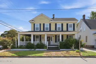 913 Bridges Street, Morehead City, NC 28557 – photo 1: 913 Bridges Street