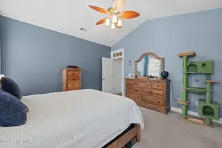126 Meadow View Drive, New Bern, NC 28562 – photo 21: Master Bedroom
