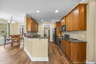 8746 Ramsbury Way, Wilmington, NC 28411 — 4-bedroom home in Plantation Landing, Wilmington, NC, photo 23 of 49: 30_kitchen