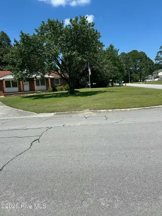 700 Oakwood Avenue, Jacksonville, NC 28546 – photo 2