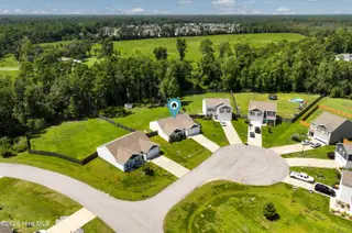 19 Evian Court, Hampstead, NC 28443 — 3-bedroom home in Hope Creek, Hampstead, NC, photo 8 of 49