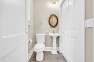 207 N 13th Street, Wilmington, NC 28401 — 4-bedroom home, Wilmington, NC, photo 20 of 39: Half bath