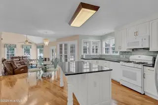 604 Van Dorn Court, Wilmington, NC 28412 — 4-bedroom home in Preston Woods, Wilmington, NC, photo 14 of 40: 014_img_9491_933