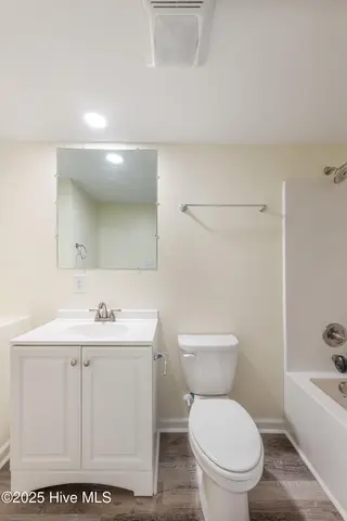 622 Walnut Drive, Jacksonville, NC 28540 – photo 24: Primary full bathroom