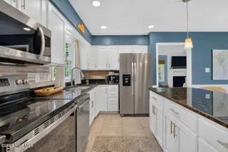 1203 Santa Lucia Road, New Bern, NC 28560 — 3-bedroom home in Fairfield Harbour, New Bern, NC, photo 13 of 24: Kitchen
