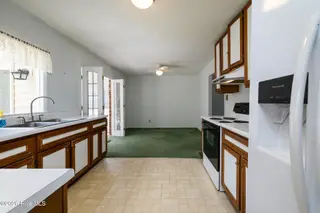 115 Carolina Pines Boulevard, New Bern, NC 28560 – photo 16: Kitchen