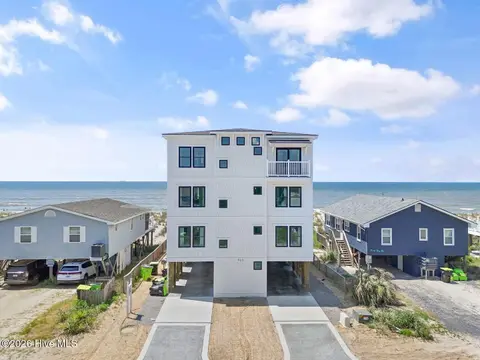 923 E Beach Dr, Oak Island