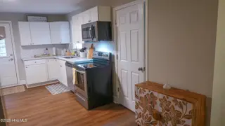 217 N 11th Street, Wilmington, NC 28401 – photo 15: F_Kitchen01