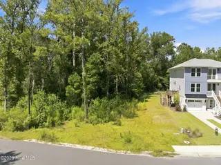 625 Vale Drive, Wilmington, NC 28411 – photo 12: 3-web-or-mls-DJI_20260909115548_0575_D