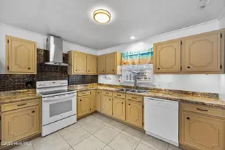 603 Oakwood Avenue, Jacksonville, NC 28546 – photo 17: 18_kitchen