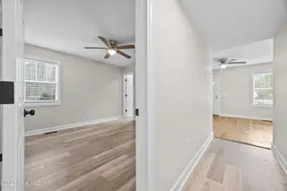 711 Ann Street, Wilmington, NC 28401 – photo 10: 17_hallway