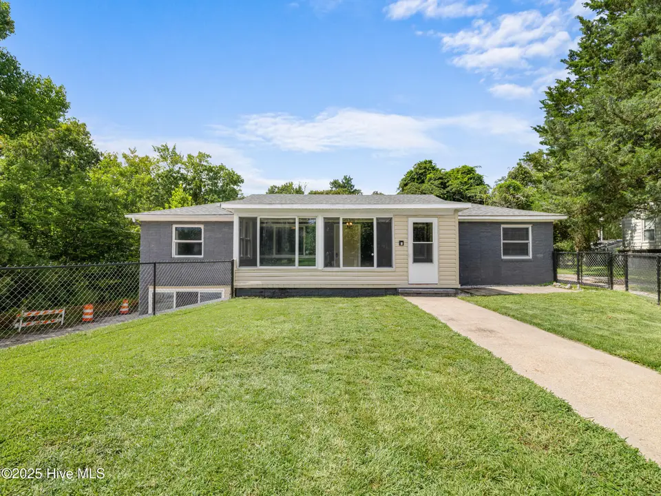 11a Dewitt Street, Jacksonville, NC 28540 — 3-bedroom home in Oak Grove, Jacksonville, NC, photo 1 of 39: Front