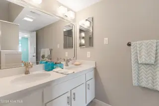565 Salter Path Road S3 Ocean Grove West, Pine Knoll Shores, NC 28512 – photo 20: Primary ensuite