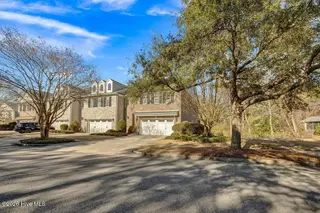 4907 Whitner Drive, Wilmington, NC 28409 — 3-bedroom townhome in Holly Glen, Wilmington, NC, photo 2 of 37