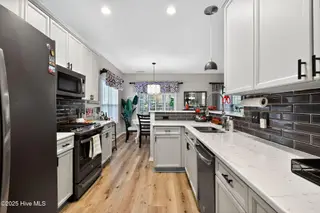 814 SW Mackay Court, Wilmington, NC 28412 — 4-bedroom home in Lords Creek, Wilmington, NC, photo 13 of 34: Image 12