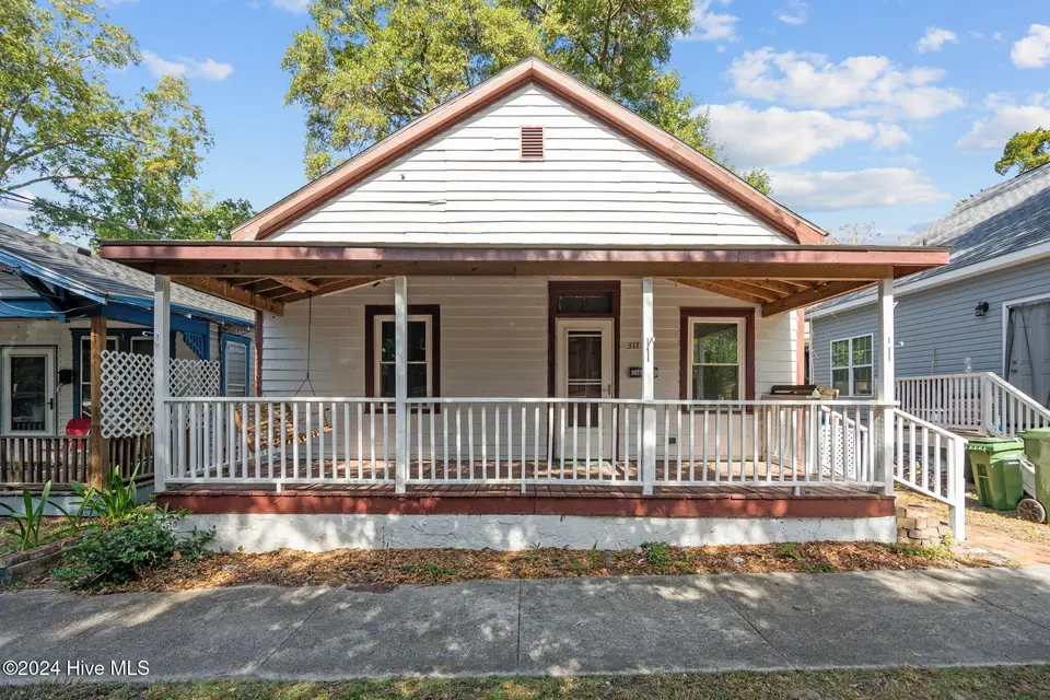 317 Queen Street, Wilmington, NC 28401 – photo 1 of 14