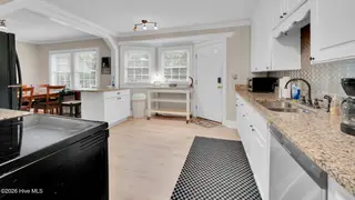 1902 Sherwood Drive, Greenville, NC 27858 – photo 18: 23-web-or-mls-1902 Sherwood Drive-24