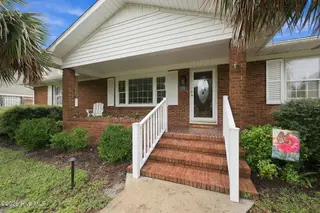 123 Willis Drive, Harkers Island, NC 28531 — 2-bedroom home, Harkers Island, NC, photo 2 of 34: Front Porch