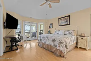 413 Pelican Harbor Road, Beaufort, NC 28516 — 3-bedroom home in Wards Creek Plantation, Beaufort, NC, photo 21 of 30: Primary Bedroom
