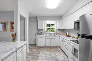 304 Parkway Drive, Wilmington, NC 28409 — 3-bedroom home, Wilmington, NC, photo 12 of 33: 12_304_parkway_dr_012
