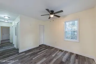 622 Walnut Drive, Jacksonville, NC 28540 – photo 7: Living room