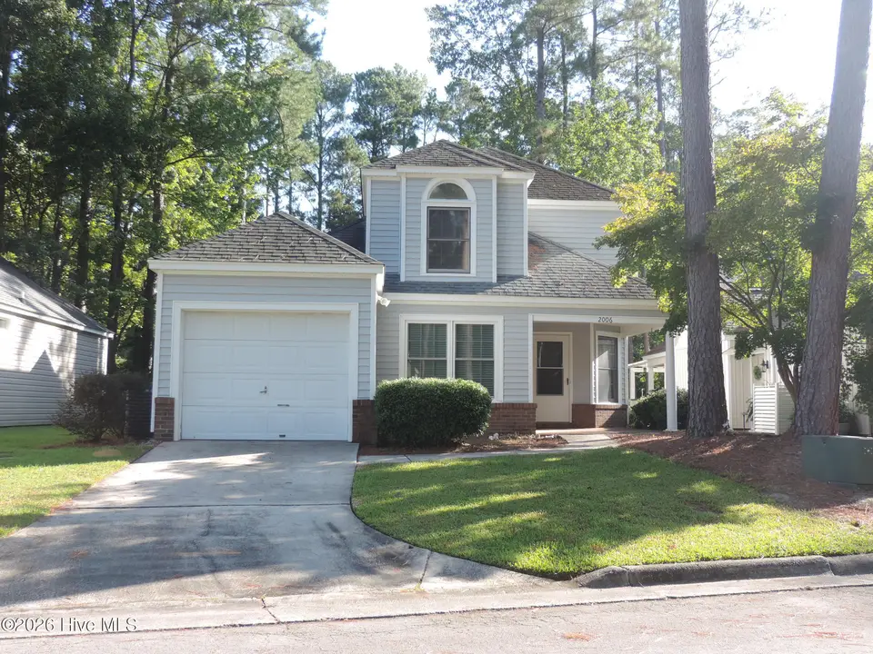 2006 Fairways West Drive, New Bern, NC 28562 – photo 1 of 27: DSCN1654