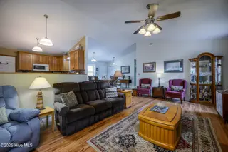 6203 Gondolier Drive, New Bern, NC 28560 – photo 14: Living Room