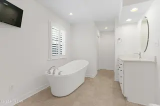 117 Hodges Street, Morehead City, NC 28557 – photo 19: Primary ensuite