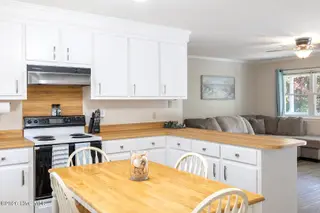 122 Purdie Drive, Emerald Isle, NC 28594 — 3-bedroom home in Oakland Hills, Emerald Isle, NC, photo 7 of 22: Ocean Moon Cottage 012