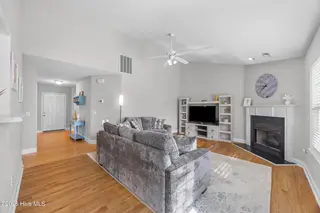 6337 Branford Road, Wilmington, NC 28412 — 4-bedroom home in Arrondale, Wilmington, NC, photo 8 of 53: 21_living room