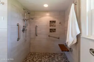 1226 Hwy 58 S, Kinston, NC 28504 – photo 18: Primary Bath