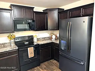 110 Sonia Drive, Hubert, NC 28539 — 3-bedroom home in Eastport, Hubert, NC, photo 12 of 38