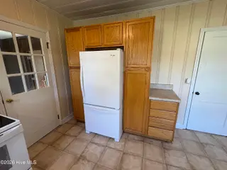 303 Dallas Avenue, Lake Waccamaw, NC 28450 — 3-bedroom home, Lake Waccamaw, NC, photo 10 of 40: Kitchen