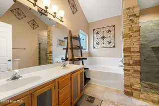 4912 Split Rail Drive, Wilmington, NC 28412 – photo 14: 15-web-or-mls-Primary bath