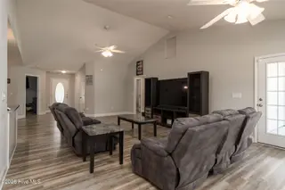 321 Barbara Drive, New Bern, NC 28562 – photo 12: Living Room