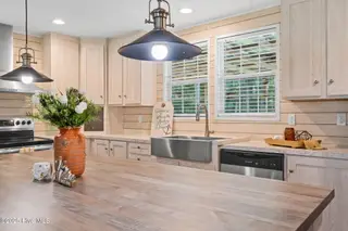 546 Pond Road, Rocky Point, NC 28457 – photo 7: Kitchen
