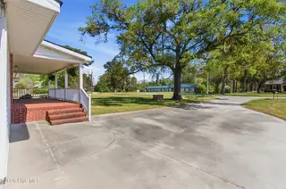 204 Glenburnie Drive, New Bern, NC 28560 – photo 5: 42_img_2400