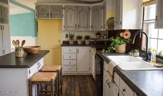 3029 Crystal Lake Drive, Elizabeth City, NC 27909 – photo 3: Kitchen Rustic_Heritage_Style