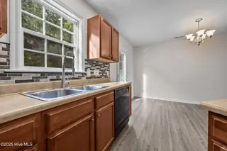 4015 W T Whitehead Drive, Jacksonville, NC 28546 – photo 22: Kitchen