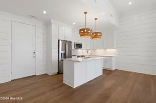 805 Mulberry Street Unit 108, Beaufort, NC 28516 — 3-bedroom condo in 805 Mulberry, Beaufort, NC, photo 3 of 25: Kitchen Island