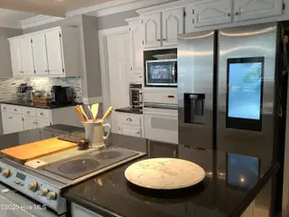 3300 Upton Court, Wilmington, NC 28409 — 5-bedroom home in Woodberry Forest, Wilmington, NC, photo 15 of 39: Kitchen 3
