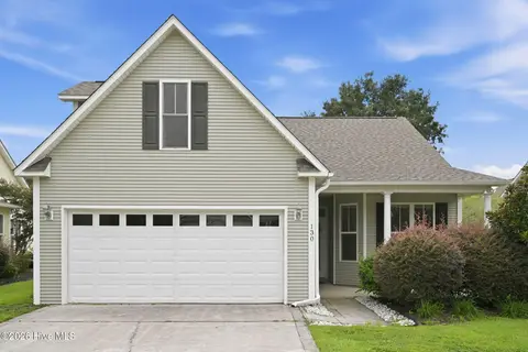 130 Azalea Dr, Hampstead