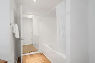4425 Arendell Street 303 Harborside Club At 70 West, Morehead City, NC 28557 – photo 22: En suite primary bathroom