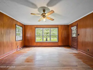 195 Queens Creek Road, Swansboro, NC 28584 — 2-bedroom home, Swansboro, NC, photo 3 of 40: Living room