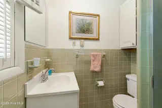 5118 Midyette Avenue, Morehead City, NC 28557 – photo 18: Primary ensuite