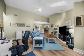 1304 Two Mile Circle E, Wilmington, NC 28405 – photo 24: 29_living room