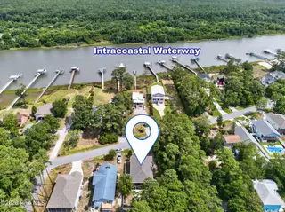 2303 W Yacht Drive, Oak Island, NC 28465 — 3-bedroom home, Oak Island, NC, photo 4 of 49